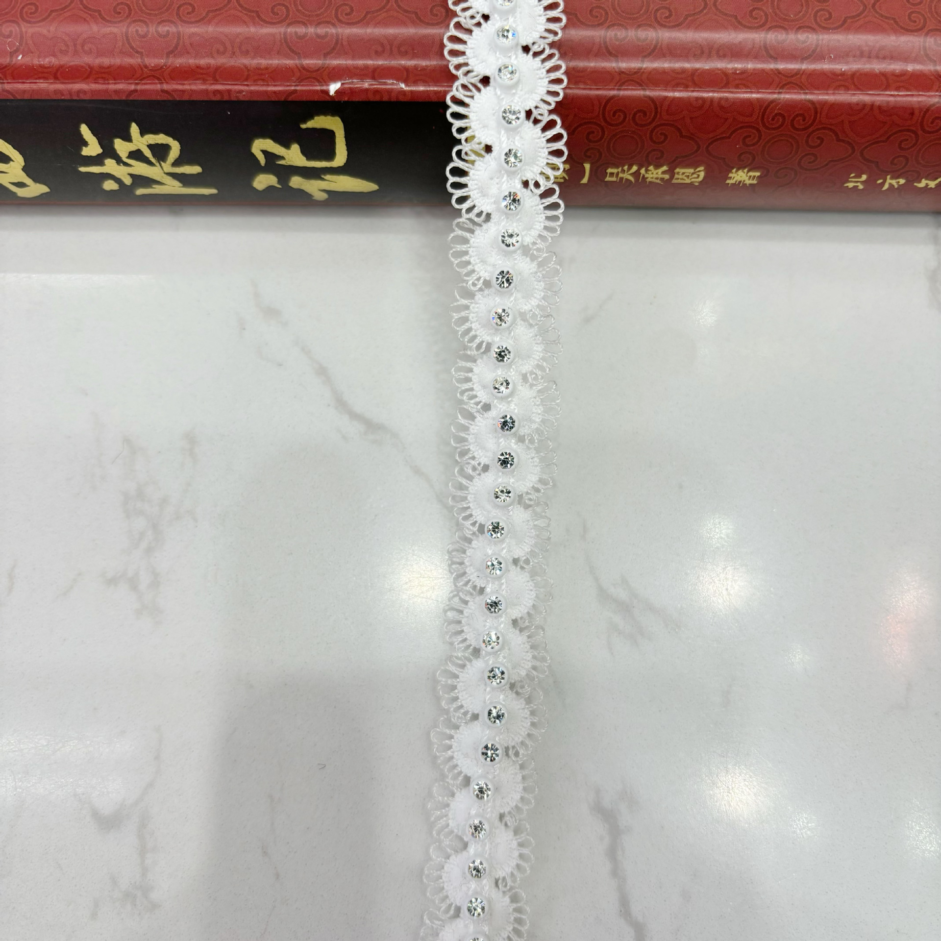 화이트 속눈썹 자동차 드릴