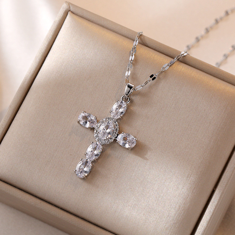 Casual Simple Style Cross Titanium Steel Inlay Zircon Pendant Necklace display picture 3