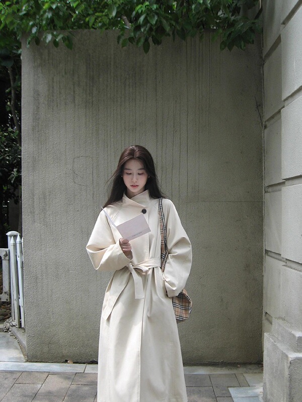 White trench coat for women, new autumn style, Korean-style stand-up collar, elegant and sophisticated, very stylish, mid-length coat