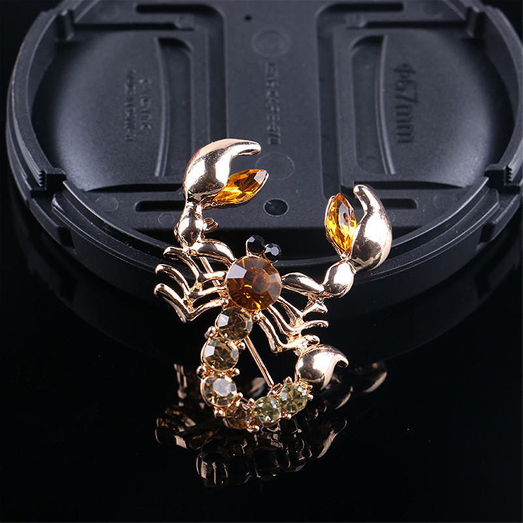 Trend fashionable universal brooch for men and women