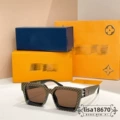 Plaid frame brown lenses