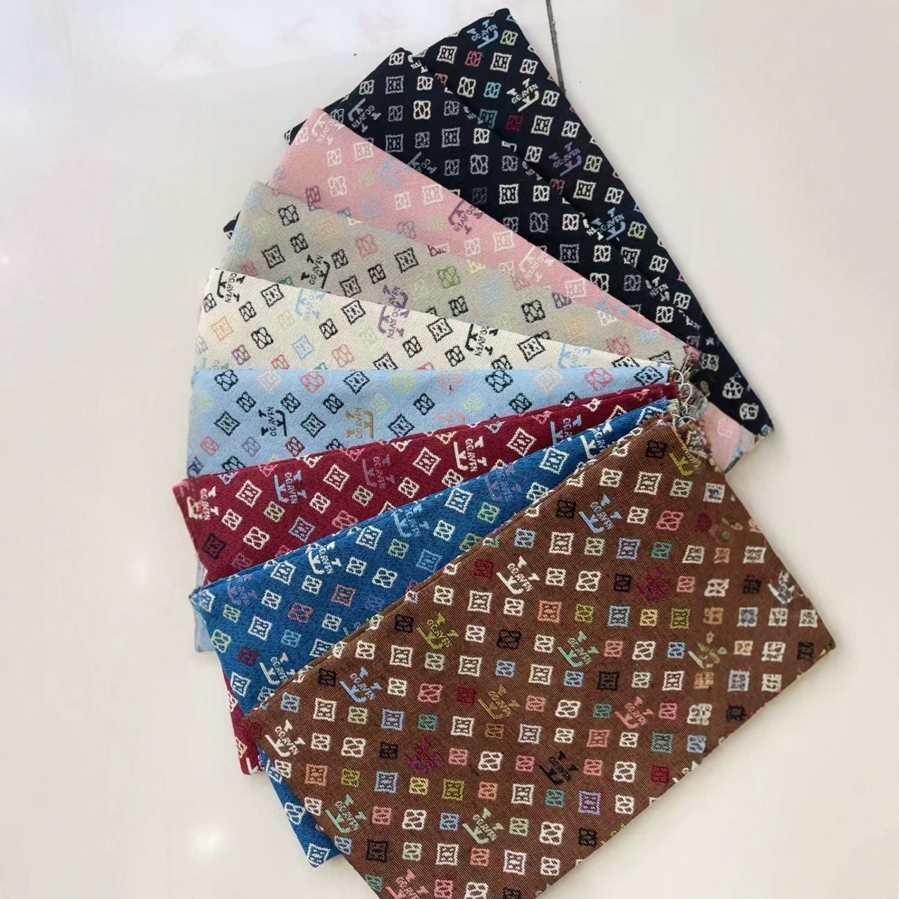 厂家直销色织大提花字母面料适用于服装鞋材箱包