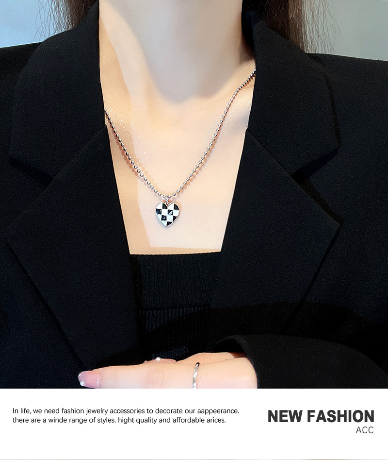 Heart Drop Oil Small Ball Titanium Steel Necklace Korean Simple Lattice Clavicle Chain Retro Fashion Pendant display picture 5