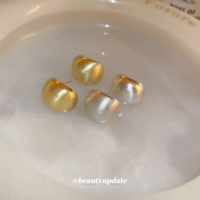 Pendientes de estilo frío de nicho europeo y americano de moda pendientes de diseño personalizado para mujer Pendientes de metal de aguja de plata estilo cepillado en forma de C