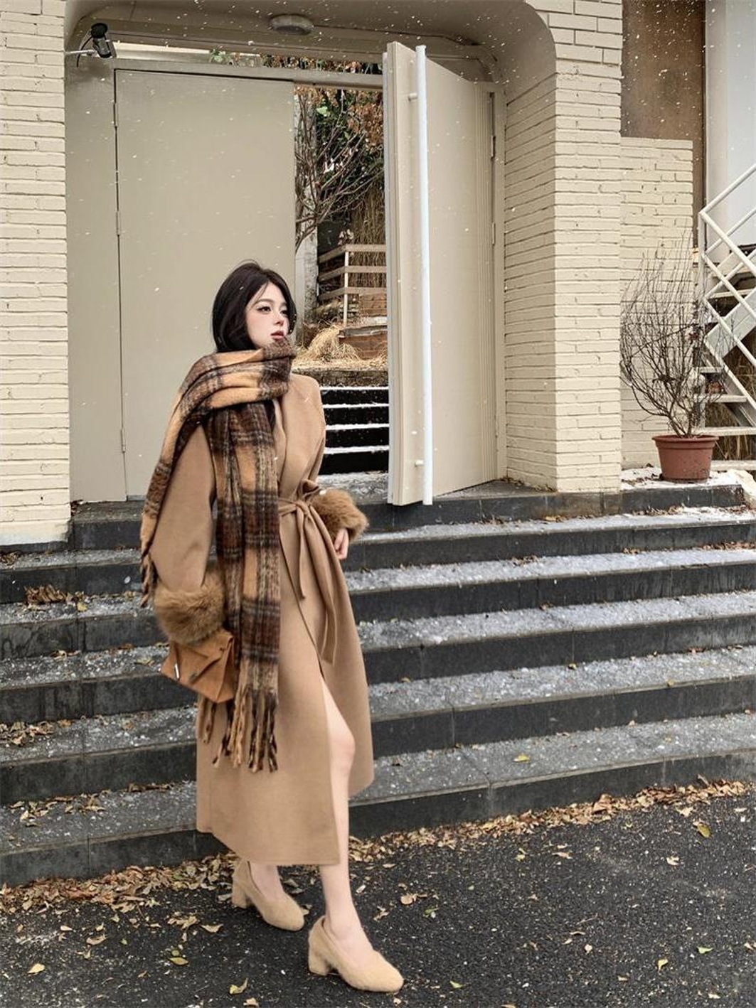 复古毛毛拼接长袖毛呢外套2025新款秋装设计感系带长款大衣女chic