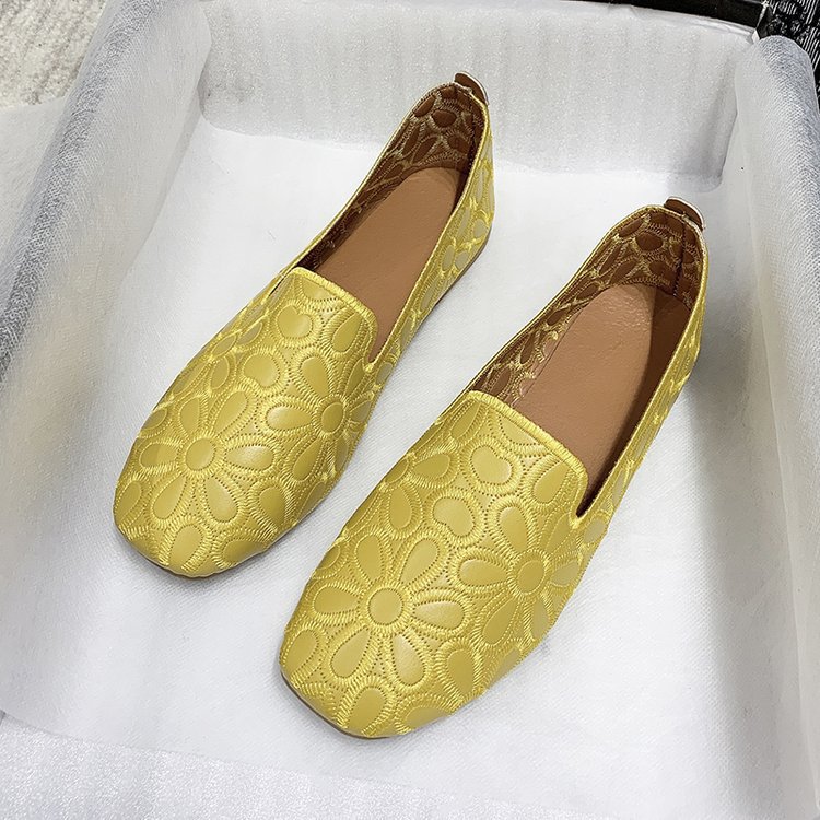 Zapatos individuales de cabeza cuadrada para mujer 2025 nuevos zapatos bordados para mujer zapatos de verano huecos para mujer zapatos de frijoles planos para mujer