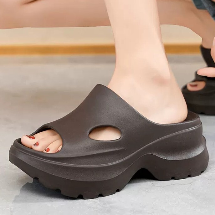 Thick-Soled Slippers for Women That Don'T Tire Your Feet, 2026 New Fashion Style, High-Heeled, Non-Slip, Lightweight, Height-Increasing 7cm Clogs for Men