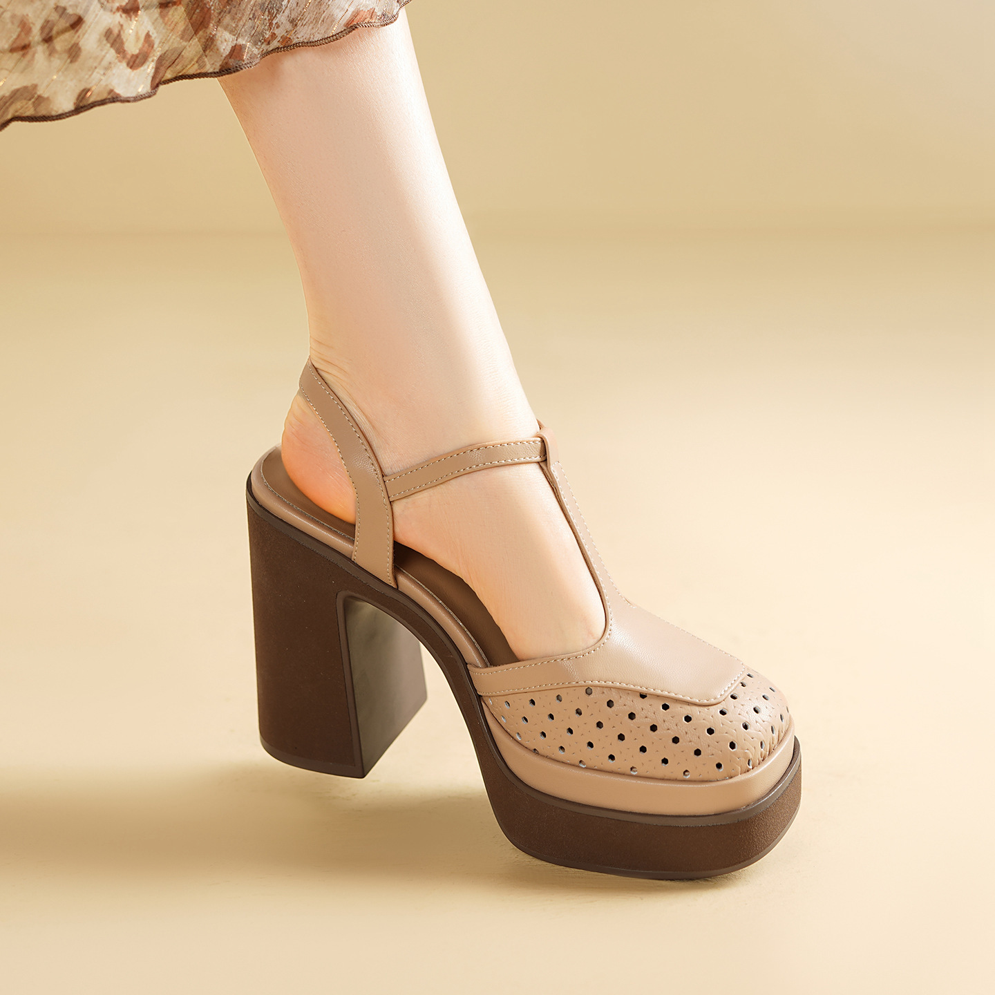 Sandal cao gót nữ mũi nhọn quai T khóa, đế dày 11 cm, phong cách dệt — màu trắng ngà chi tiết 2