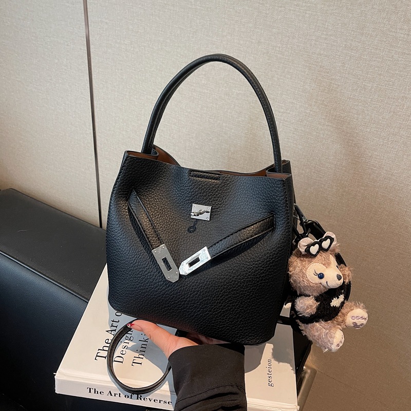 Bolso de mano de alta sensación para mujeres 2025, nueva moda versátil bolso de mochila de gran capacidad de viaje a casa bolso de cubo