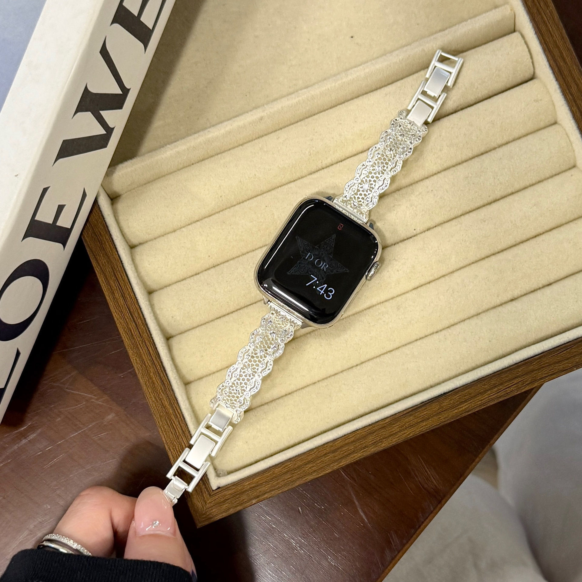 Suitable for Apple S11 Watch Strap 1-10 Generation Watch Women's Lace Flash Diamond Metal Xiaomi 10/9 Huawei Fit4/3