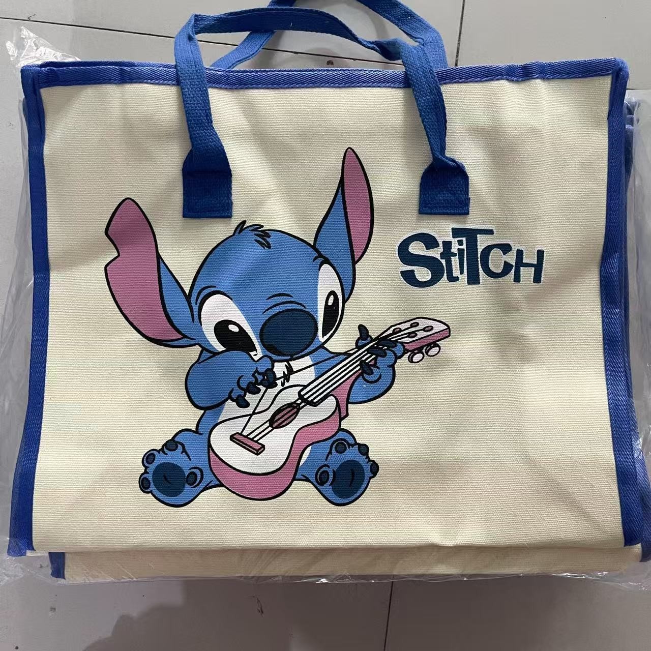 Venta al por mayor de fábrica bolsa de felpa juguete bolsa de mensajero Kulomi peluche de oso de fresa bolso japonés Sanrio