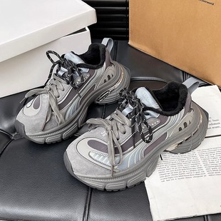 �����Ƥ�����ϵ�ЬŮ2025���¿����������ٴ����e�\���ܲ�Ь