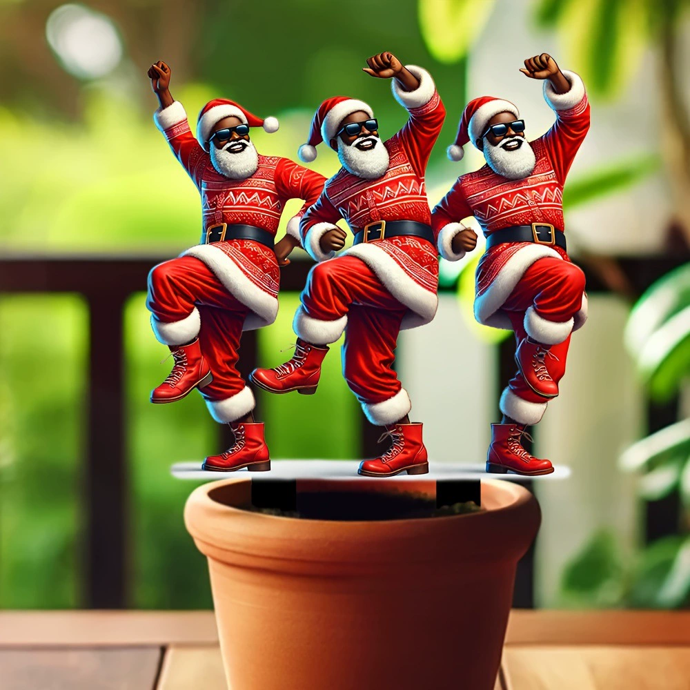 Трансграничный рождественский двор: три счастливых афроамериканских Санты танцуют вместе, рождественское украшение