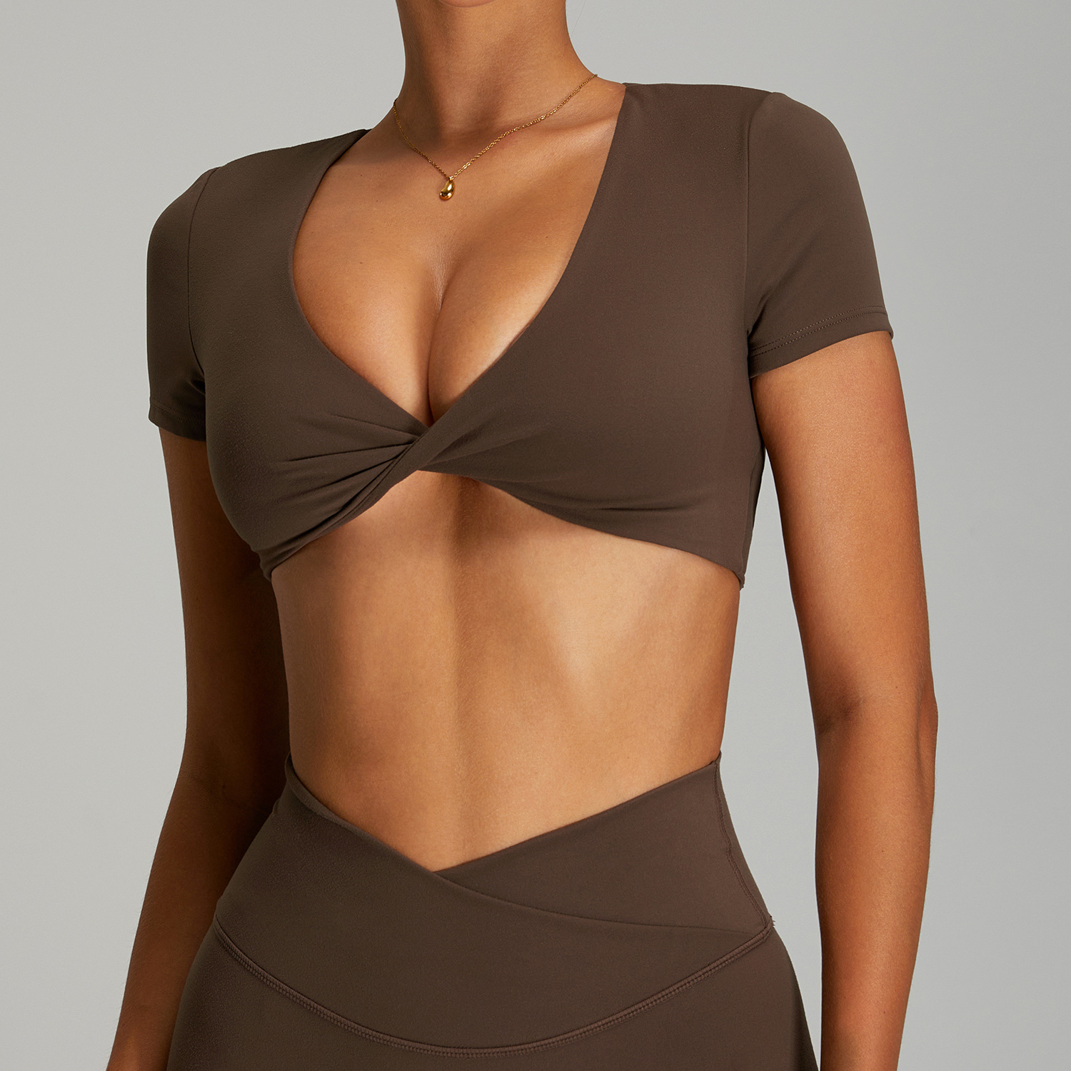 Camiseta deportiva sin espalda sexy femenina de manga corta de yoga de secado rápido europeo y americano con almohadilla para el pecho Top deportivo corto para correr