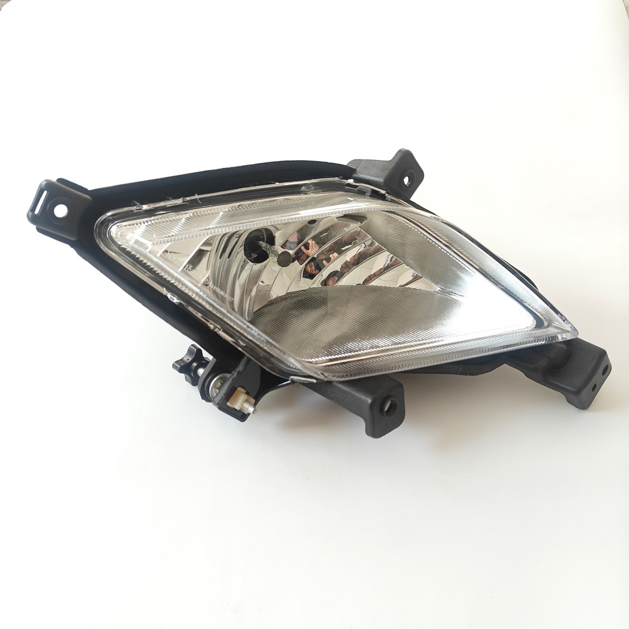 Front fog lamp 8320134001 8320234001 suitable for car Korando front bumper bracket fog lamp batch