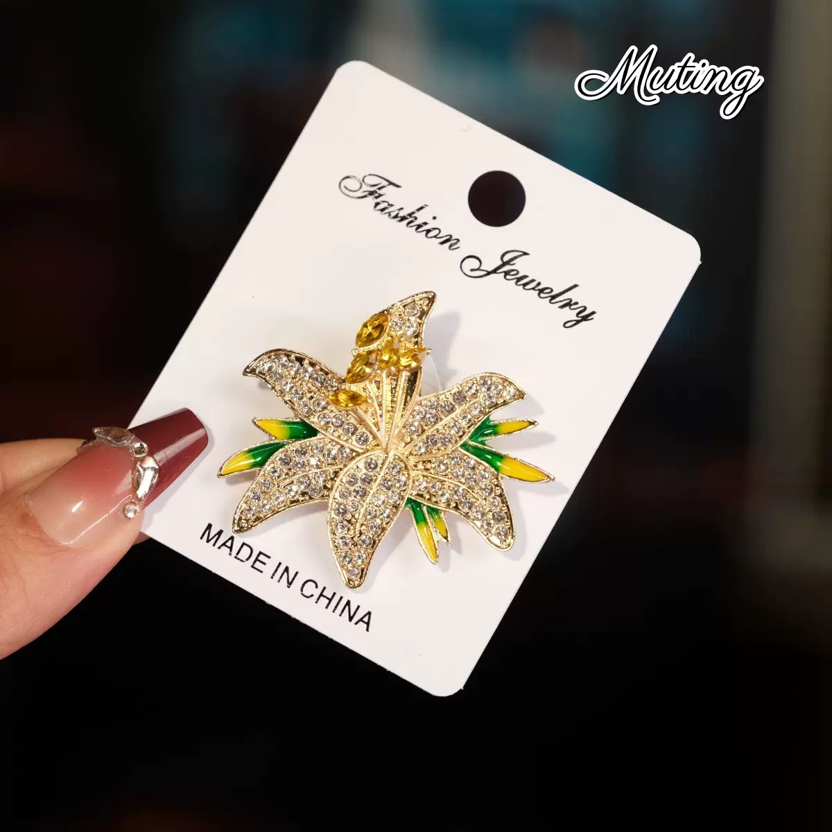 国潮风植物花卉百合花胸针精致奢华百搭镶钻领针扣防走光衣饰批发