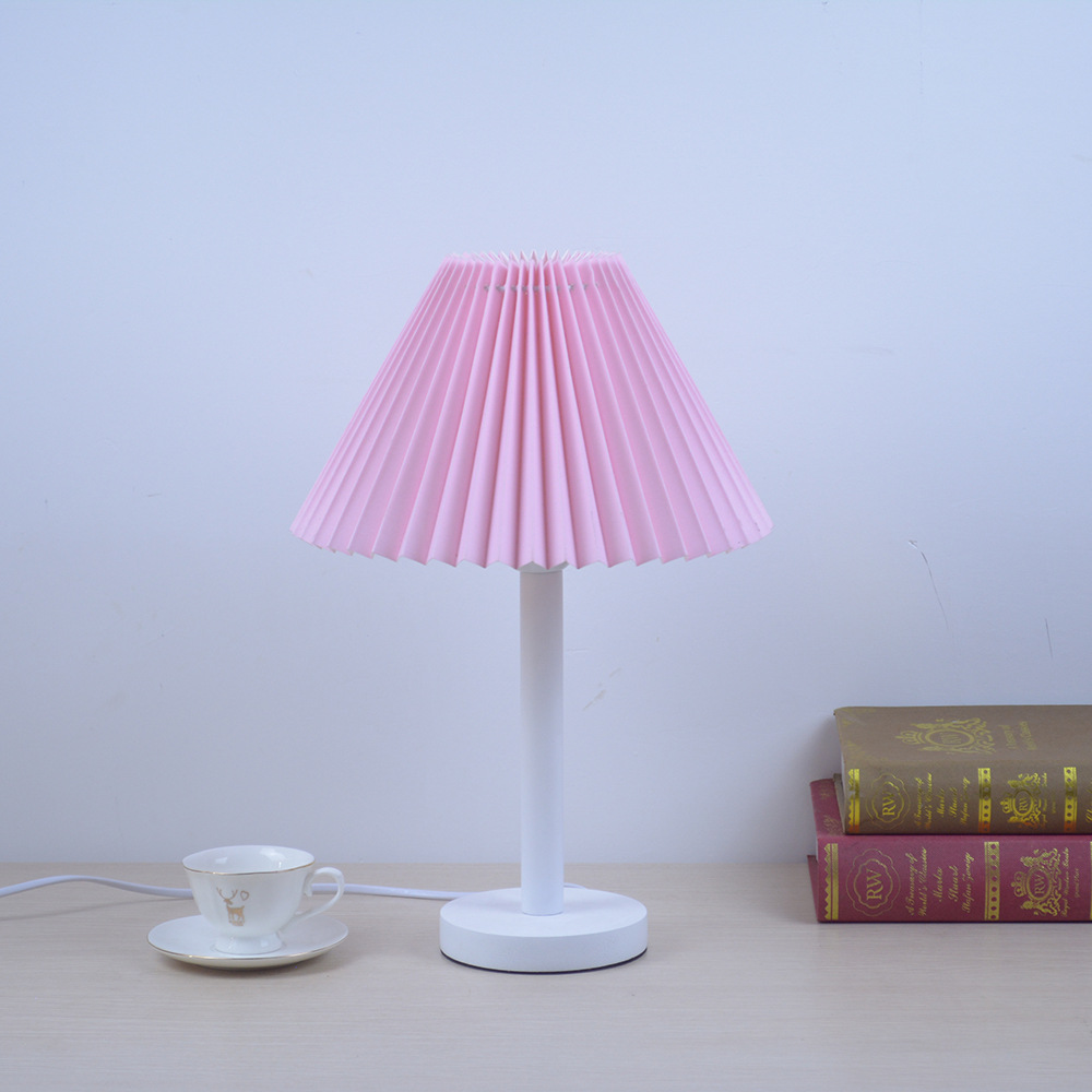 Lámpara de mesa plisada de noche de dormitorio de madera maciza nórdica Corea del Sur internet celebrity ins B & B cafe dormitorio lámpara de decoración nocturna