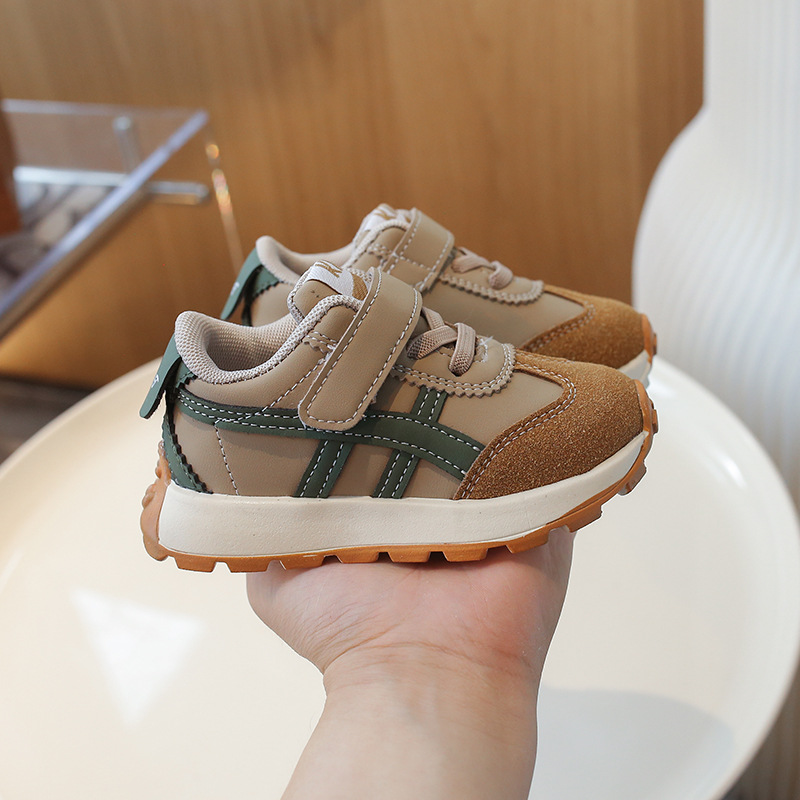 Zapatos deportivos para niños 2025 otoño nuevos zapatos casuales de cuero para niños y niñas zapatos blancos zapatos para correr al por mayor