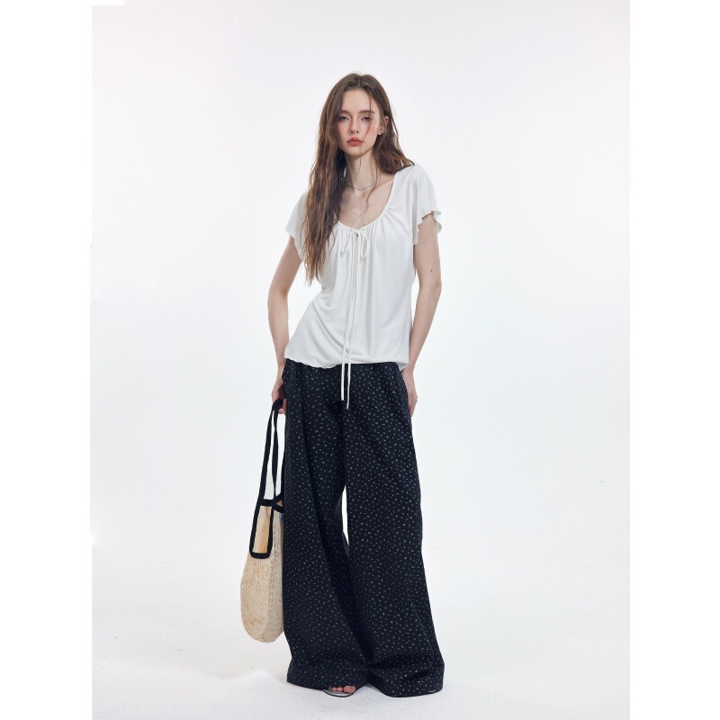 Abby's pleated lace-up white slim-fit short-sleeve T-shirt with a U-neck, Korean style for summer Abby's pleated lace-up white slim-fit short-sleeve T-shirt with a U-neck, Korean style for summer