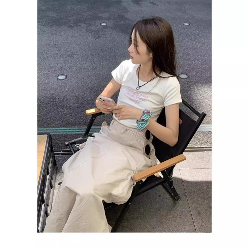 Summer girl sweet and cool short-sleeved cotton embroidered short T-shirt women's top design T-shirt niche slim fit and slim