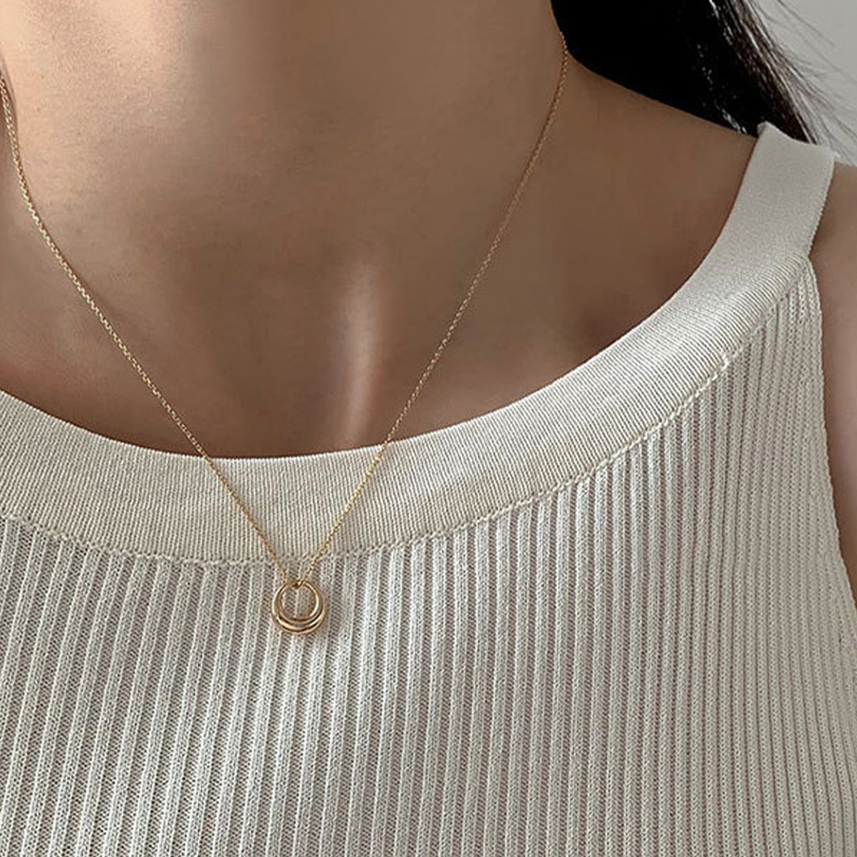 Fashion Simple Geometric Circle Pendant Fashion Necklace Clavicle Chain display picture 1