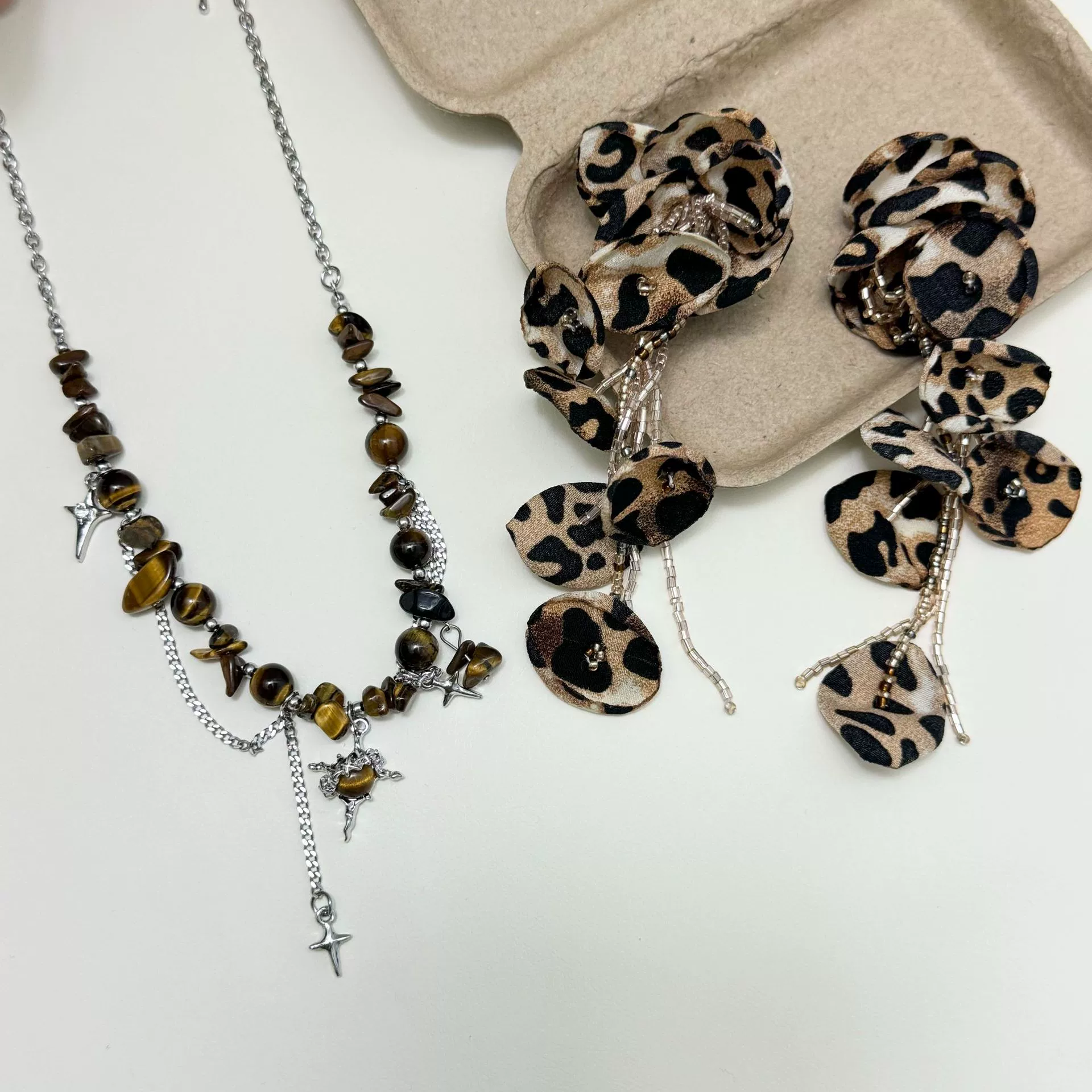 Small design earrings, high-quality style, bright catchy style