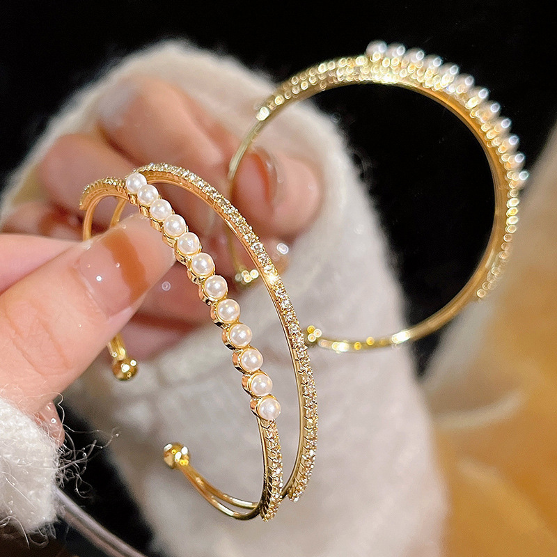 Pulsera de perlas de sentido avanzado de nicho de lujo ligero, temperamento de moda coreano femenino, pulsera de amor de circón intermitente, pulsera de cristal
