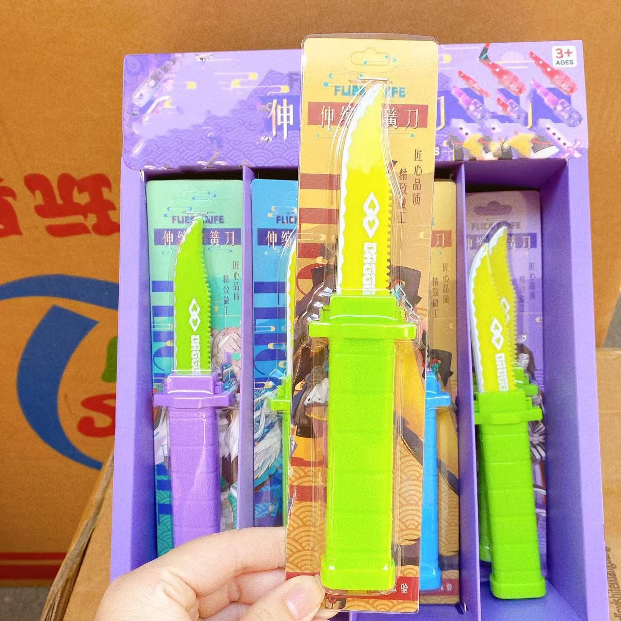 Juguete para niños cuchillo de zanahoria telescópico juguete complicado resorte cuchillo de plástico elástico modelo accesorios caja de color al por mayor