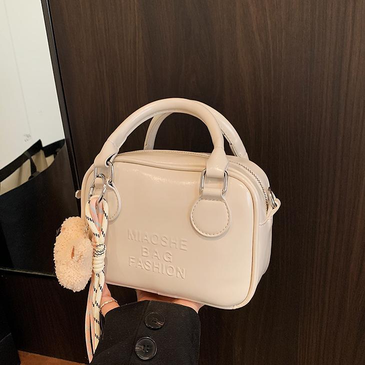 Tendencia nicho bolso de bolos de mano para mujeres 2025 nuevo estilo extranjero bolso de hombro universal bolso de moda de alta calidad