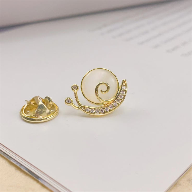 Simple anti-exposición pequeño pecho pin hebilla todo partido Opal collar camisa cardigan collar pin accesorios unisex