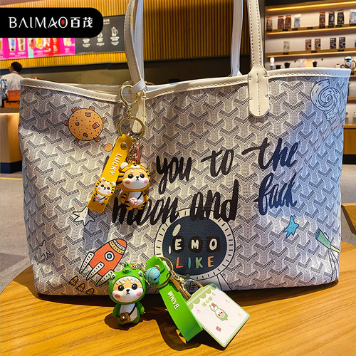 Bai Mao is celebrating the Year of the Rabbit. Cute and exquisite rabbit keychain, national trend, lion awakening, Daruma Shiba Inu doll, school bag pendant