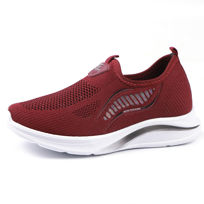 Summer sports leisure fly woven surface breathable women's mesh shoes new old Beijing cloth shoes women's shoes mother shoes flat wholesale Summer sports leisure fly woven surface breathable women's mesh shoes new old Beijing cloth shoes women's shoes mother shoes flat wholesale