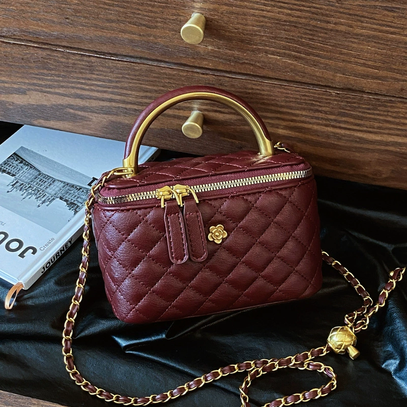 Retro Quilted Shoulder Bag, One-Shoulder Diamond Pattern, Top Handle & Chain Strap, 18.5×9.4 cm