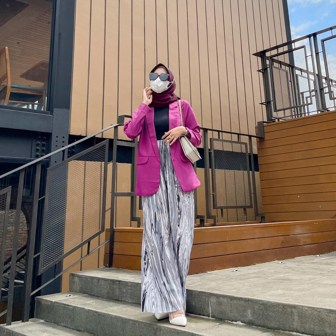 I nuovi pantaloni larghi a gamba larga da donna sono pantaloni indonesiani malesi slim e pieghettati tinti in cravatta._voghion.com