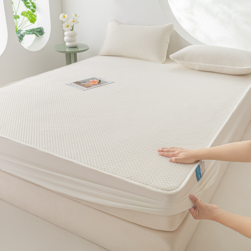 2025 nueva y cómoda funda de cama de seda helada de verano fresco de una sola pieza cubierta protectora de colchón de clase A de verano juego de tres piezas 3