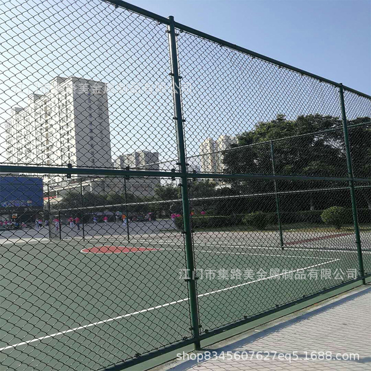 【球场围栏】体育场勾花护栏网学校操场篮球场 球场围网现货