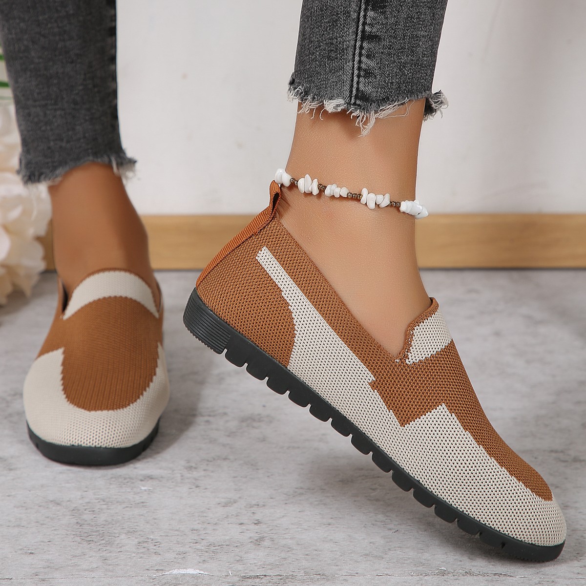 Women's Basic Color Block Round Toe Flats display picture 5