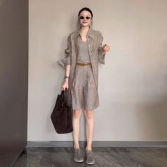 老钱风又酷又飒的穿搭小个子通勤褐色亚麻防晒衬衫短裤套装女夏季