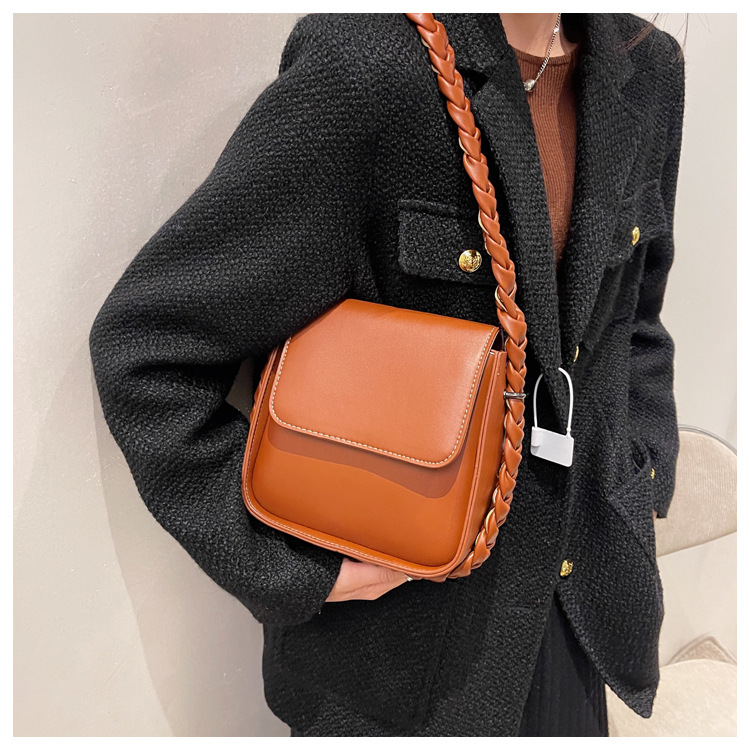 Fashion Messenger Twist Shoulder Strap Small Square Mobile Phone Bag display picture 3