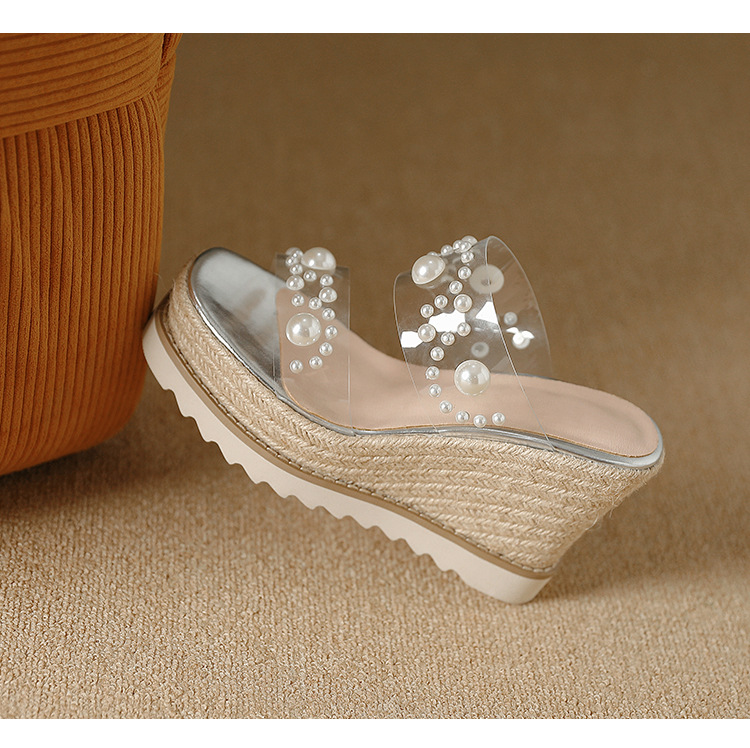 Dép sandal nữ quai chữ V đế xuồng cao gót trong suốt mũi vuông hở ngón kèm ngọc trai — bạc chi tiết 7