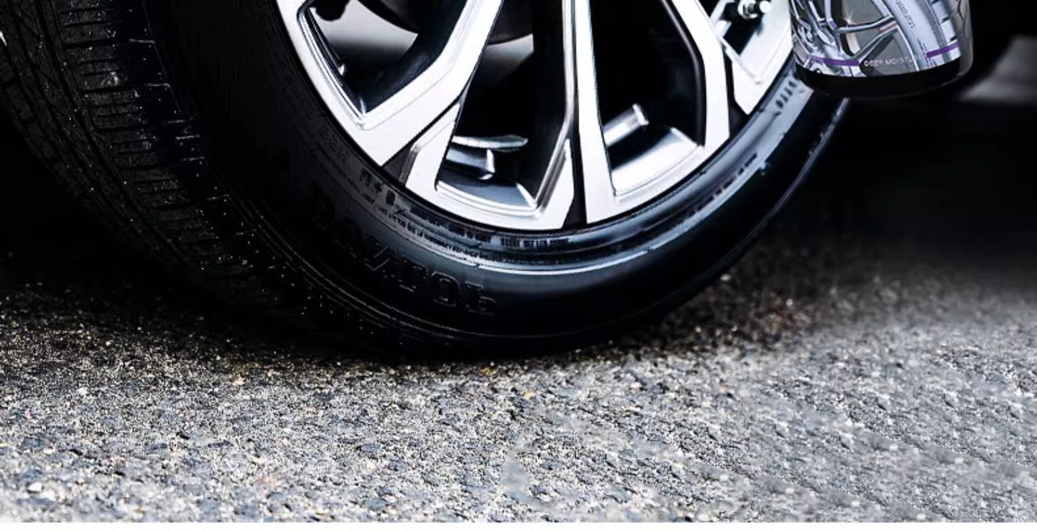 Tire wax tire brightener car interior foam cleaning cleaning agent tire maintenance oil maintenance agent anti-aging