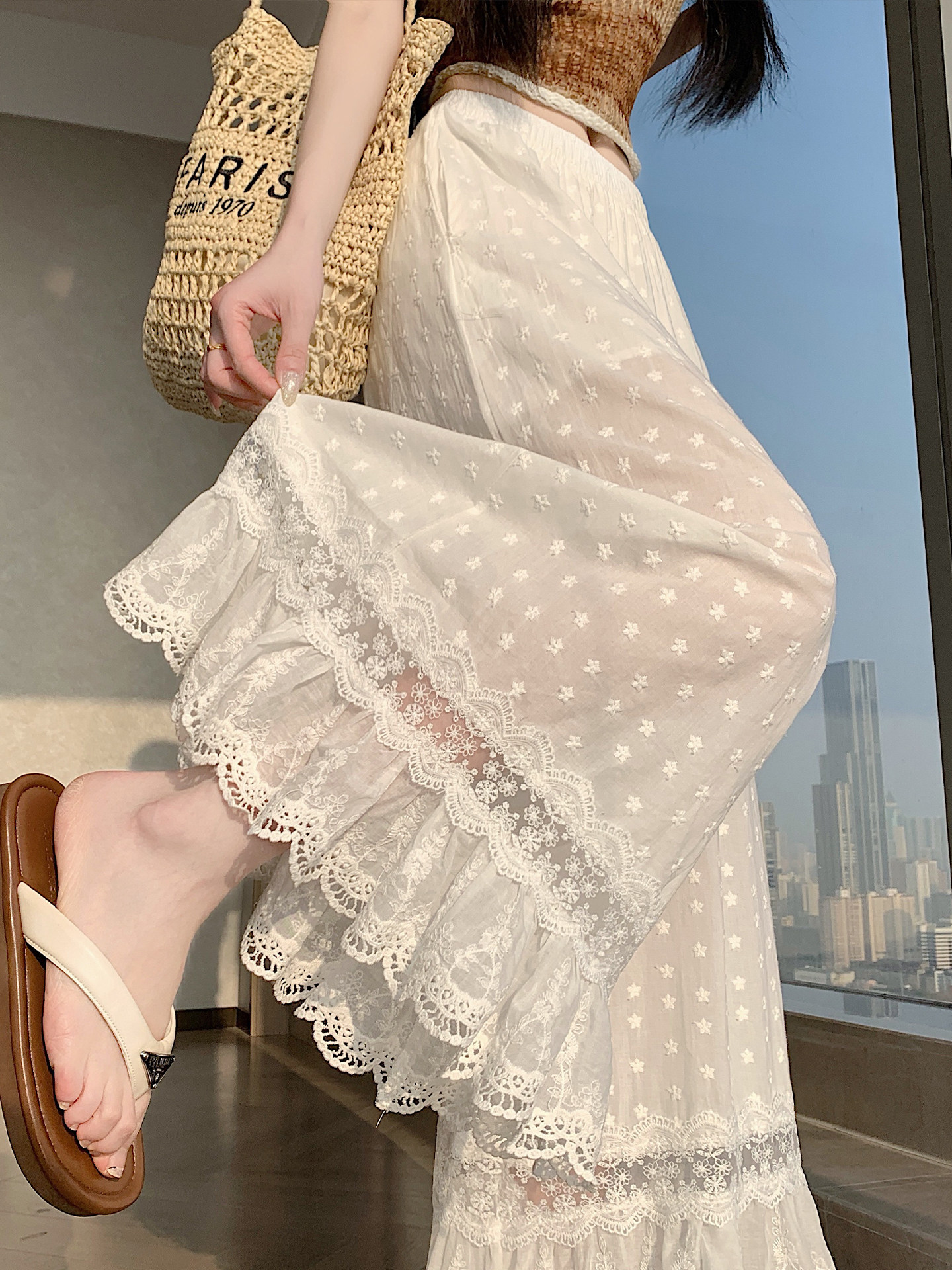 Quần culottes nữ ống rộng ren thêu rỗng cạp cao — màu trắng