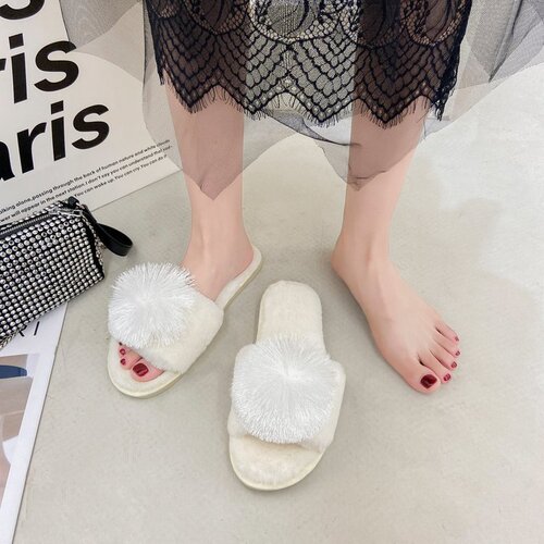 Flat-bottomed fuzzy slippers for women—outdoor wear for autumn and winter—fuzzy ball design, closed-toe style, warm cotton material, non-slip and heat-retaining.