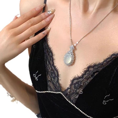 Ice white chalcedony pigeon egg pendant sun green agate women's jade necklace pendant live supply multiple options