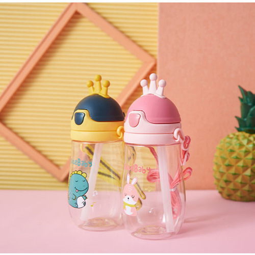 New model strap water bottle for children, cute cartoon crown straw cup, portable outdoor water cup, biting learning to drink cup
