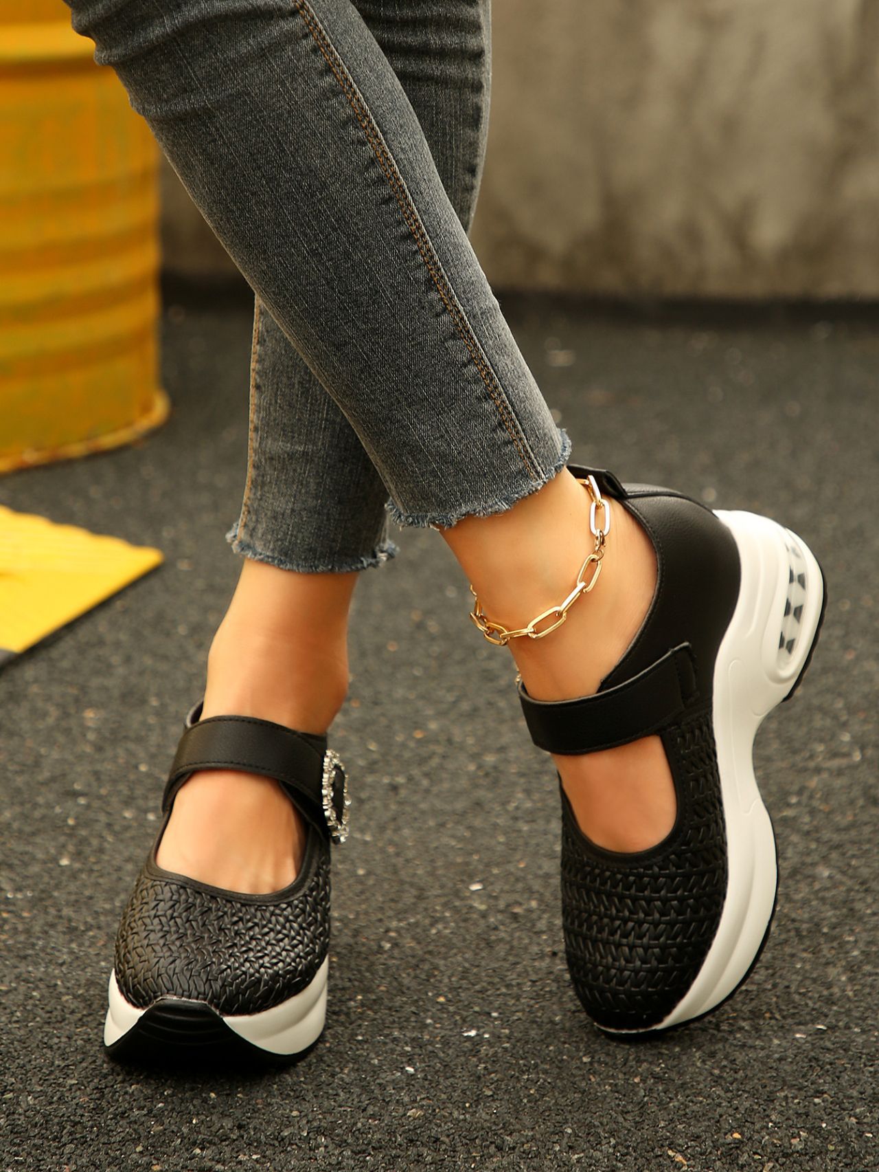 Sapatilhas com cunha para mulher com strass e sola plataforma_voghion.com