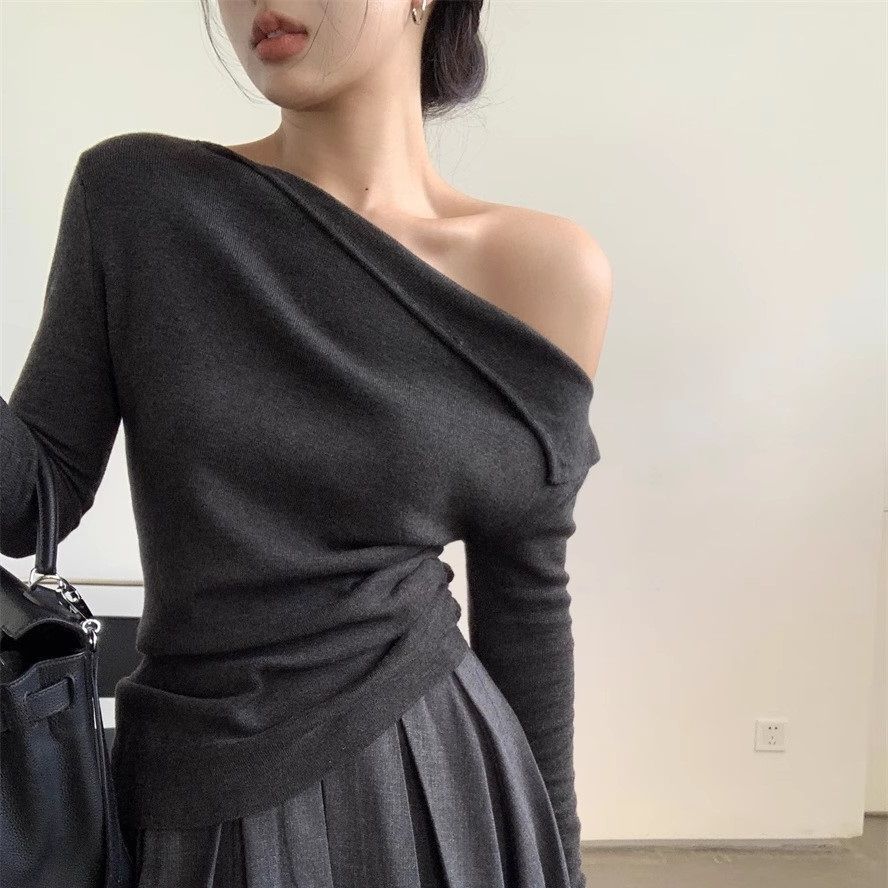 一字斜露肩长袖毛衣针织衫女秋2025新款法式高级设计感打底衫上衣