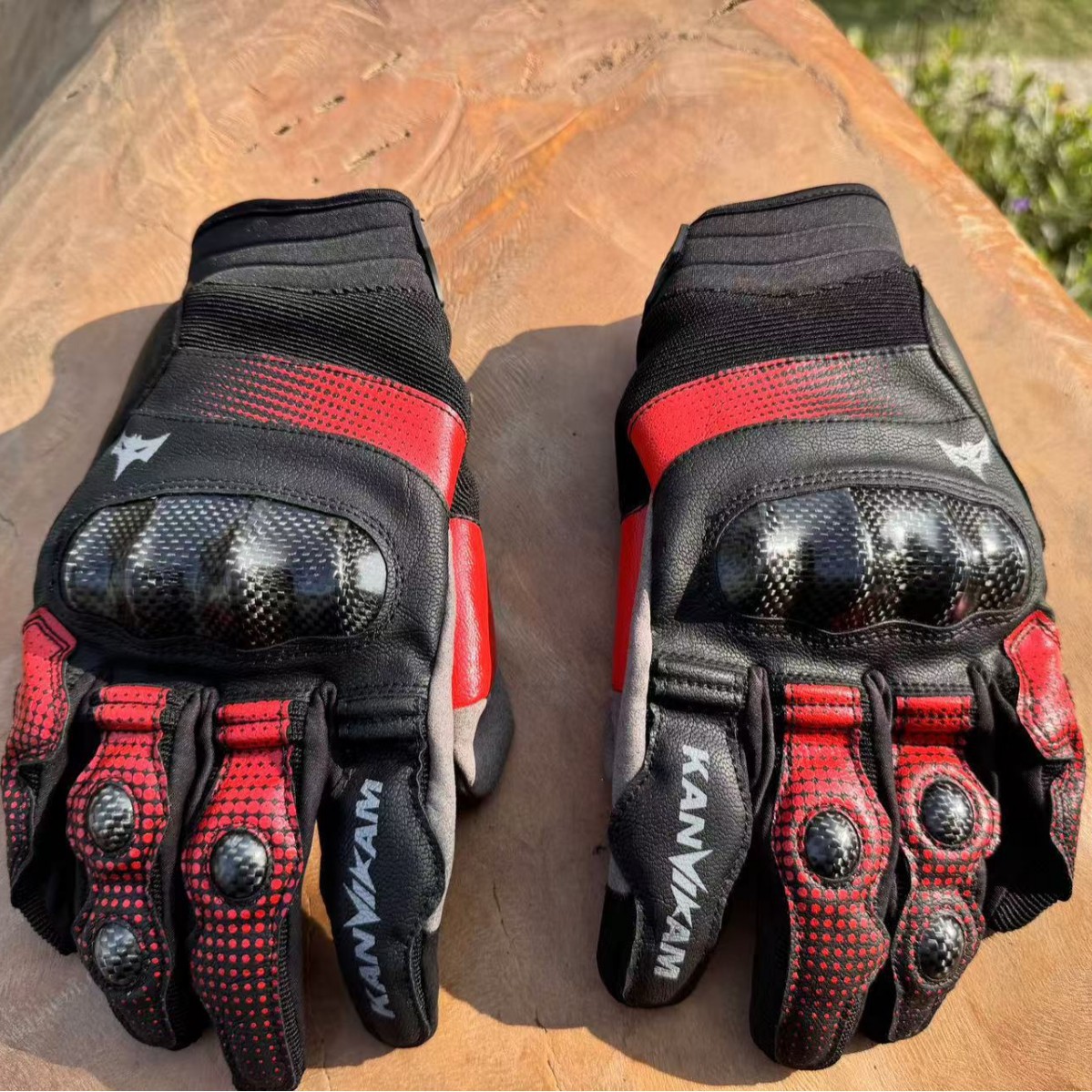 Kaiweikang T3 guantes de ciclismo fibra de carbono anti-caída hombre y mujer cuatro estaciones guantes de motocicleta