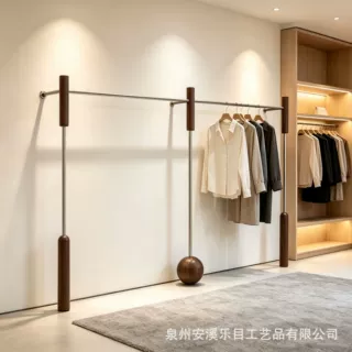 女装店胡桃色不锈钢陈列挂衣架服装店上墙展示架男装店货架落地架