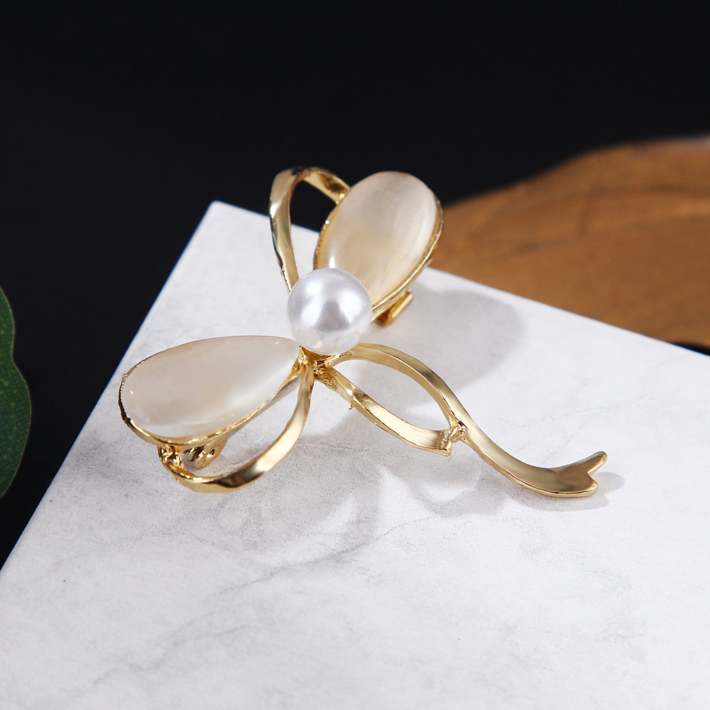 Fashion Bow Knot Alloy Women's Brooches display picture 3